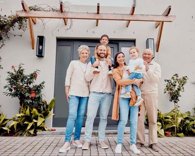Foto de familia con dos niños pequeños
